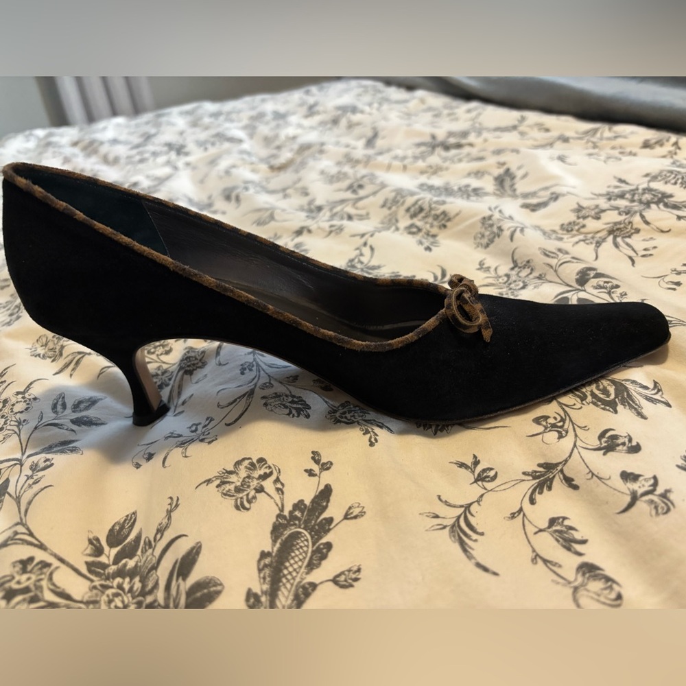 Gorgeous Italian black suede pumps